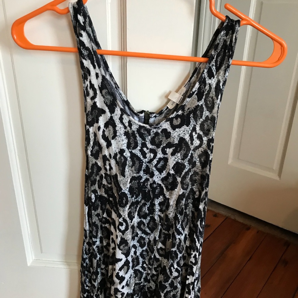 Leopard tank top with long zipper in back